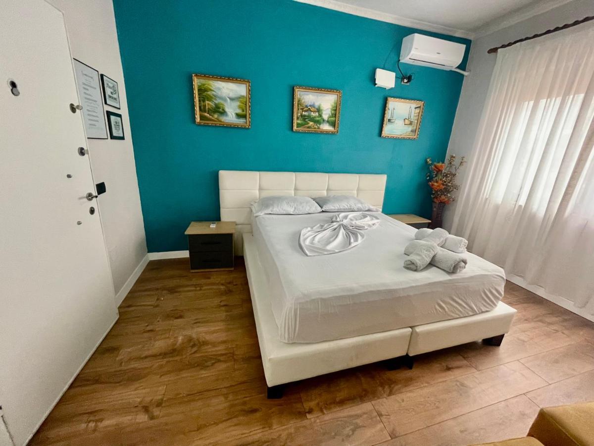 Central Room Private Entry And Bathroom Tirana Exteriör bild