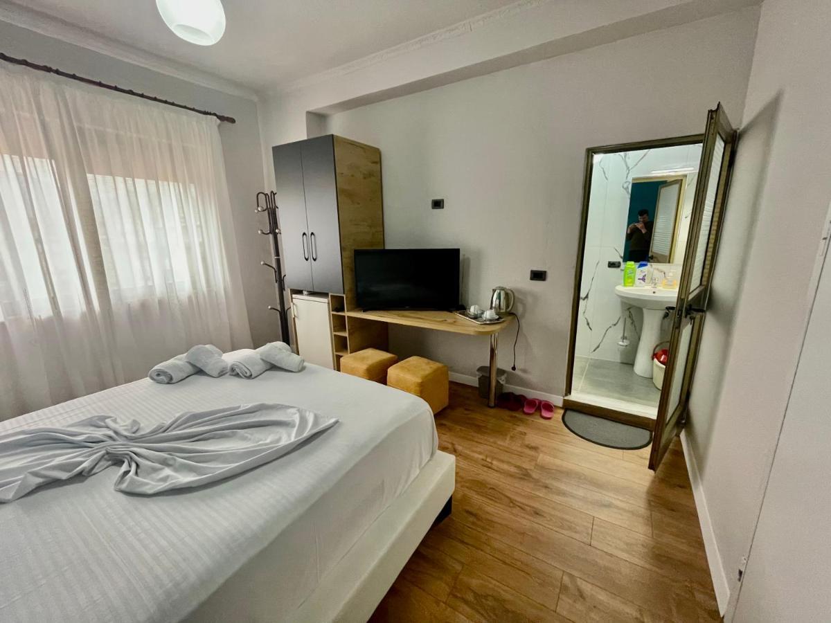 Central Room Private Entry And Bathroom Tirana Exteriör bild