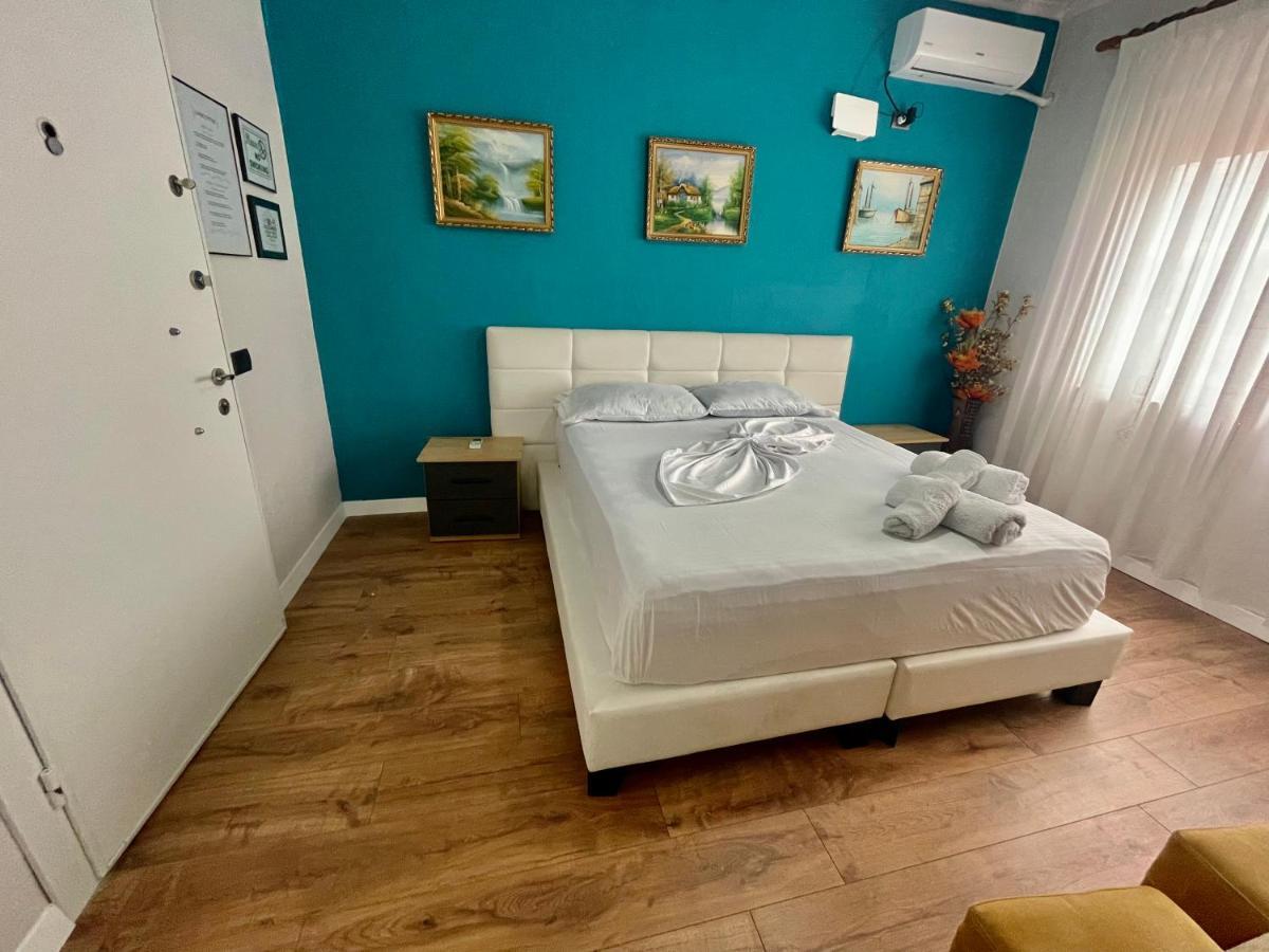 Central Room Private Entry And Bathroom Tirana Exteriör bild