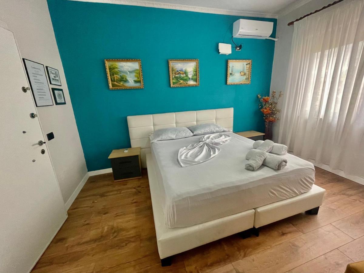 Central Room Private Entry And Bathroom Tirana Exteriör bild