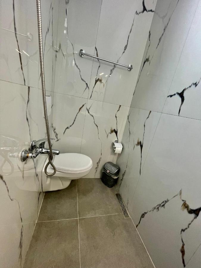 Central Room Private Entry And Bathroom Tirana Exteriör bild
