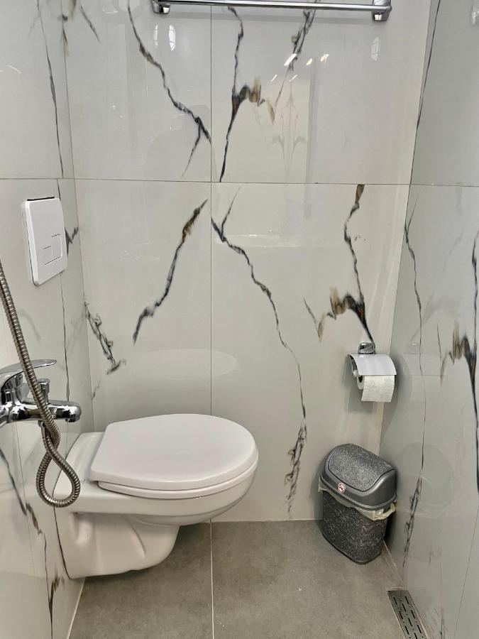 Central Room Private Entry And Bathroom Tirana Exteriör bild