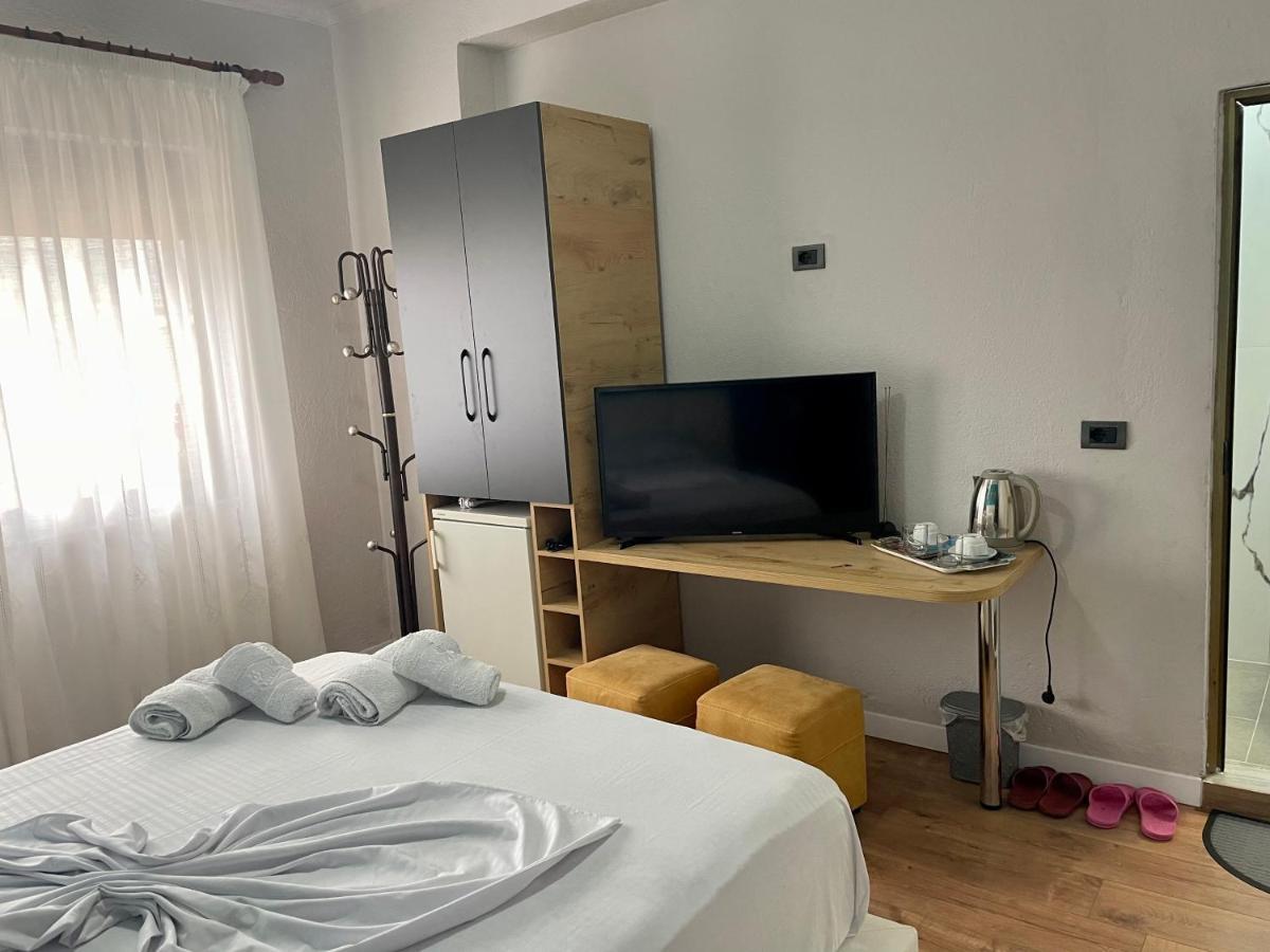 Central Room Private Entry And Bathroom Tirana Exteriör bild