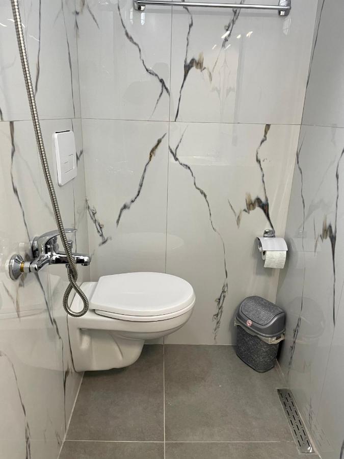 Central Room Private Entry And Bathroom Tirana Exteriör bild